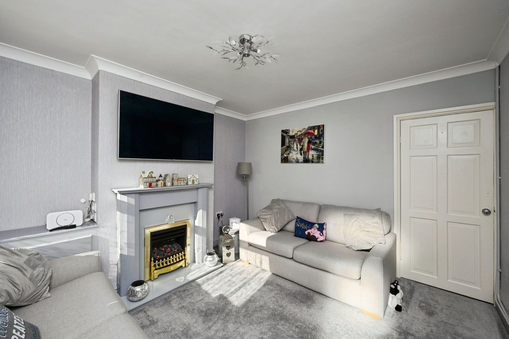Property photo 2 of 15 Lounge