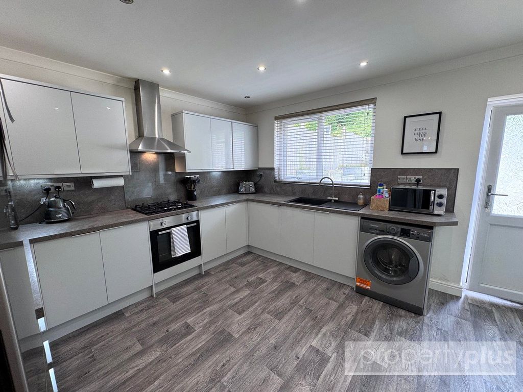 Property photo 2 of 11 Picture No. 10