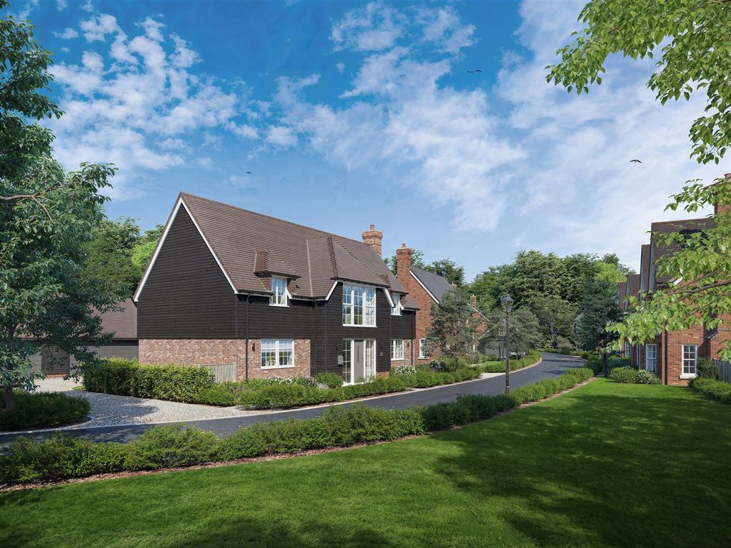 Property photo 2 of 18 Street Scene