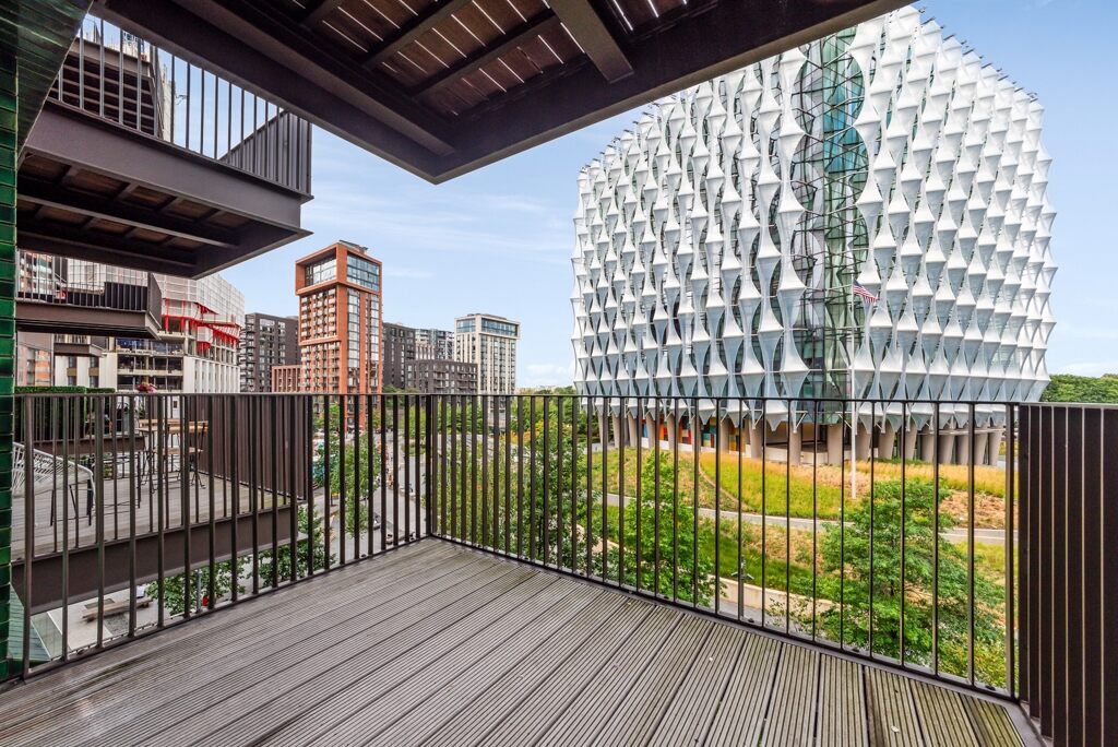 Property photo 3 of 18 Legacy Building, ...