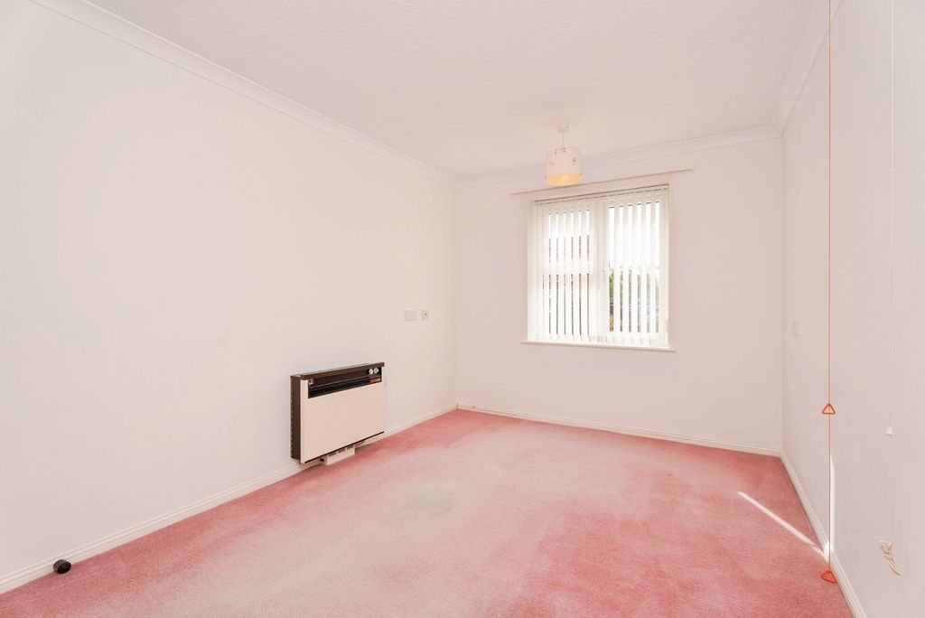 Property photo 3 of 12 Bedroom
