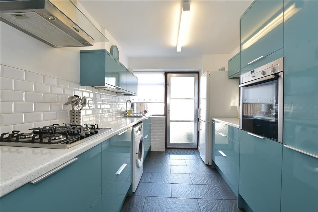 Property photo 3 of 9 Kitchen