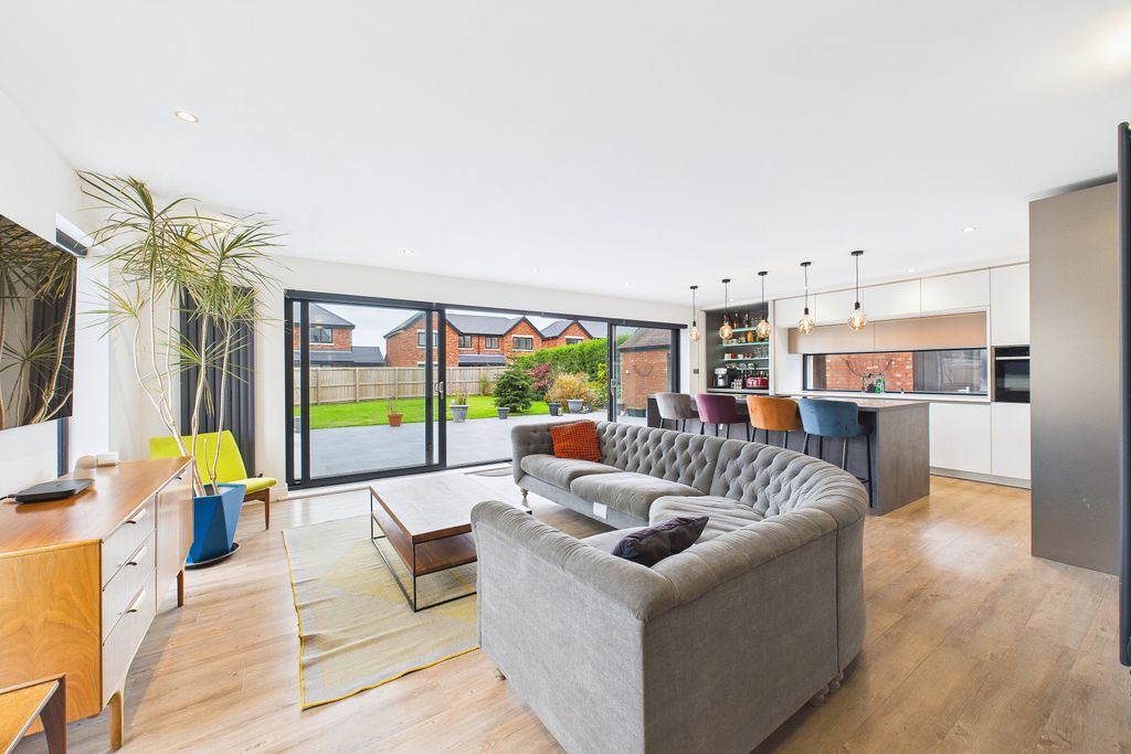 Property photo 3 of 21 Open Plan Family Kitchen