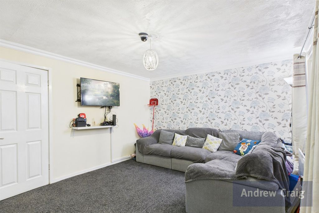 Property photo 2 of 9 Lounge