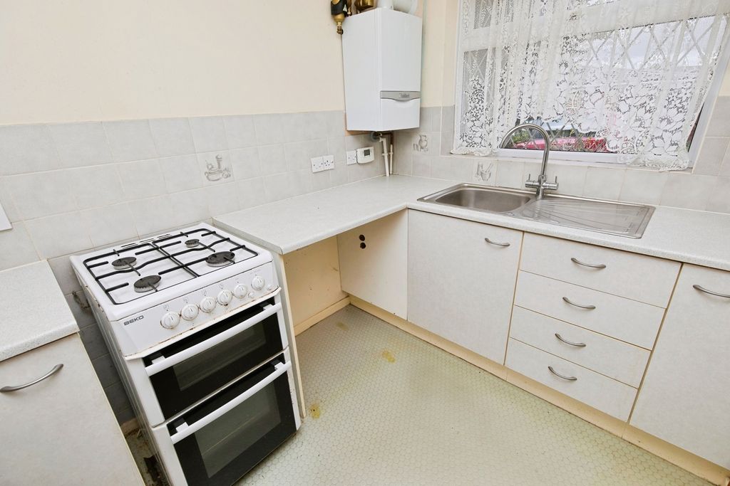 Property photo 3 of 15 Kitchen