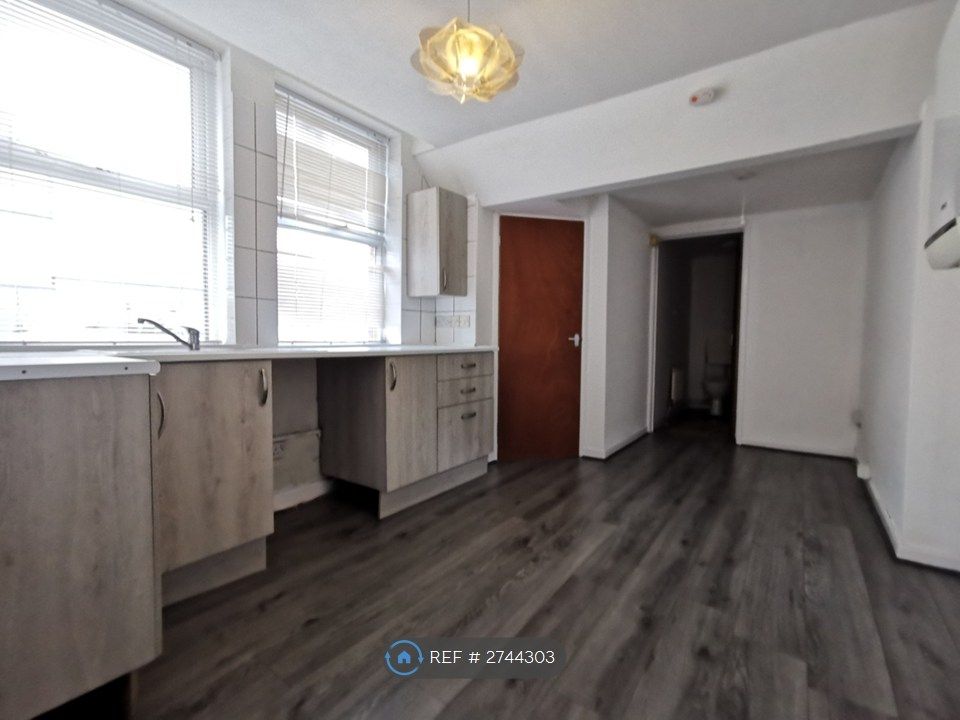 Property photo 2 of 14 Kitchen / Living Area