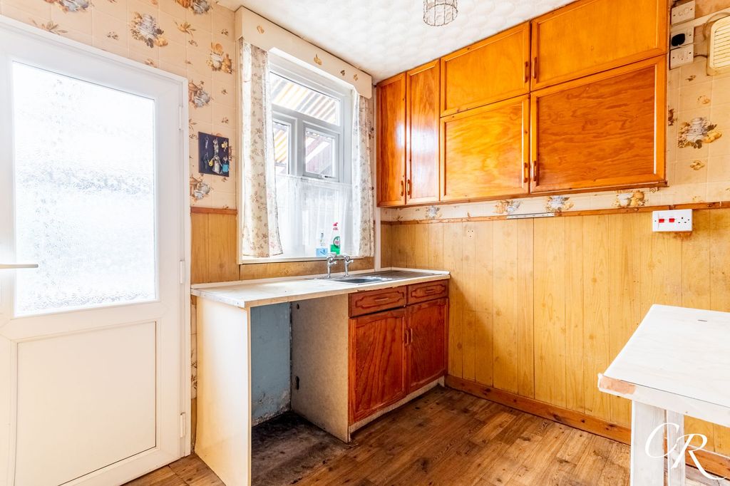 Property photo 3 of 15 Kitchen
