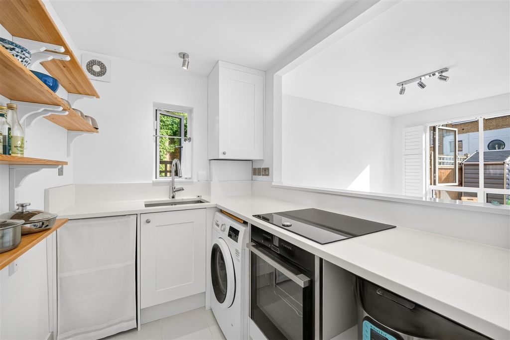 Property photo 2 of 14 Kitchen