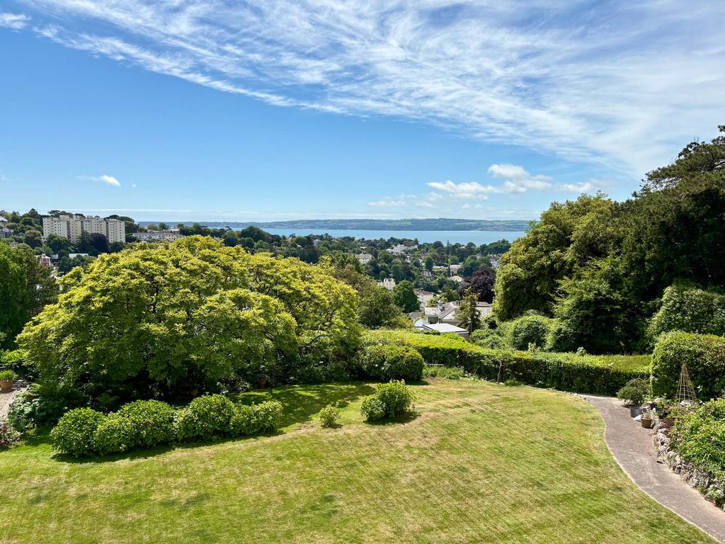 Property photo 2 of 41