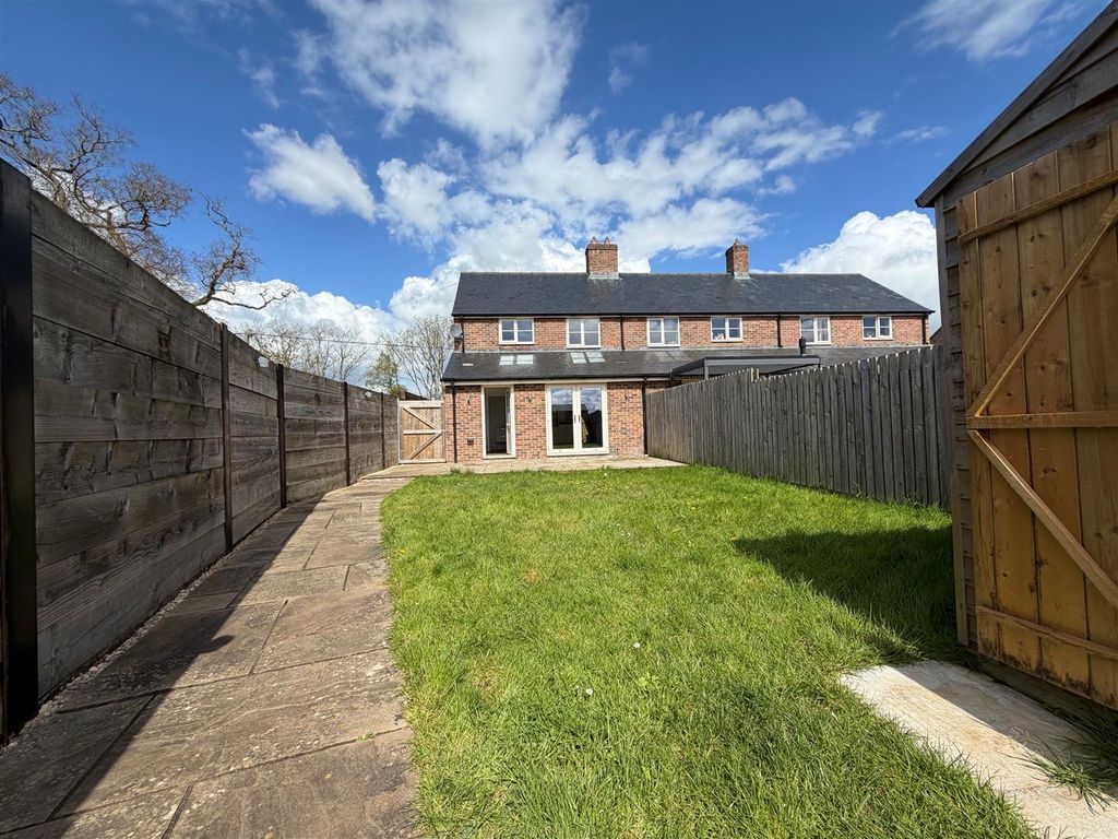 Property photo 2 of 9 Garden