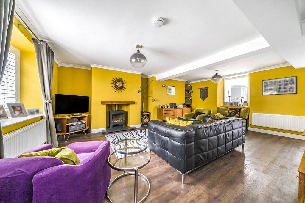 Property photo 3 of 19 Sitting Room