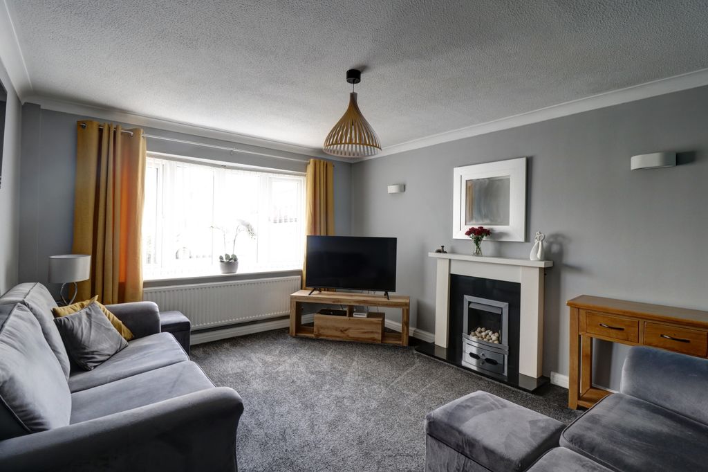 Property photo 3 of 22 Lounge 1.1