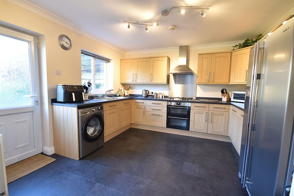 Additional image 6 of 4 bed detached house for salePine Close, Macclesfield SK10