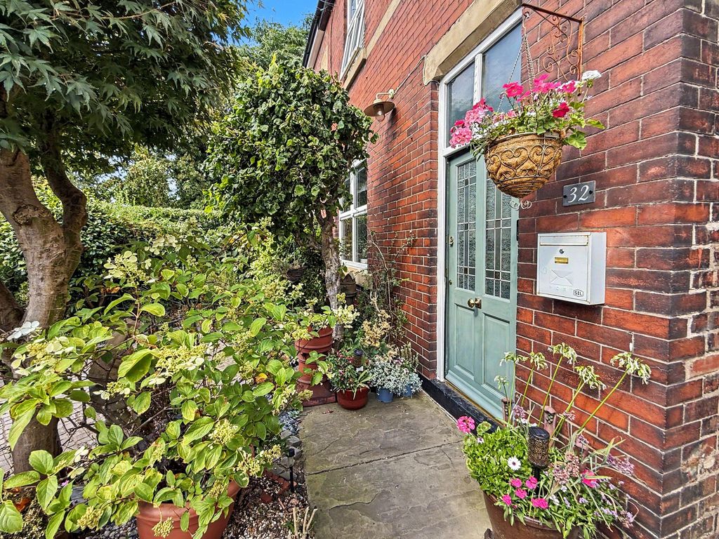 Property photo 2 of 35