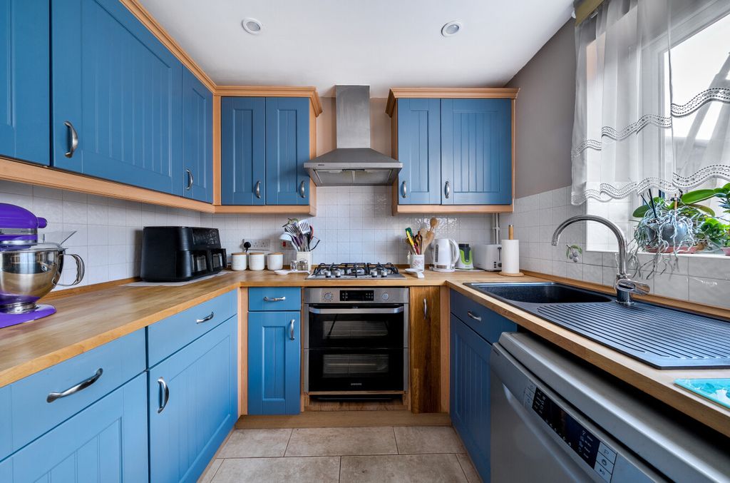 Property photo 1 of 12 1386291-9-6929d3A...