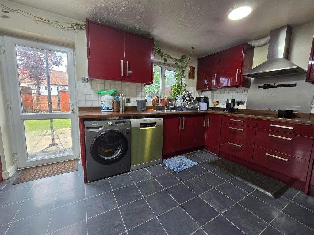 Property photo 2 of 14 4510201