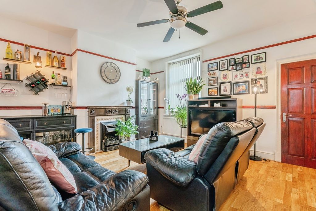 Property photo 3 of 19 Pbox-Img.Jpg