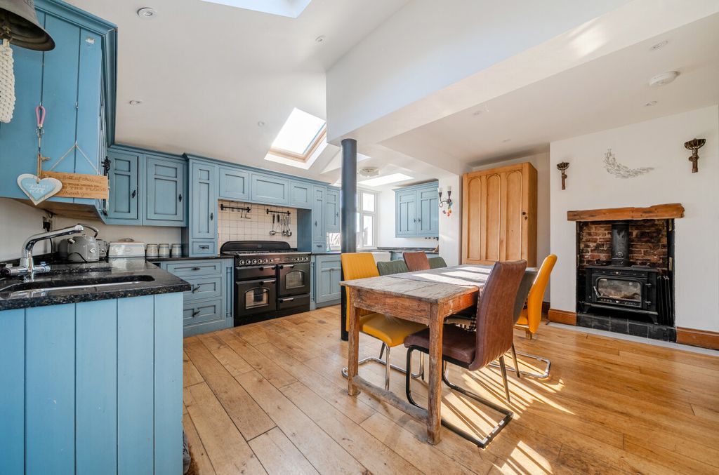 Property photo 2 of 18 1529561-9-6Ac3Eee...