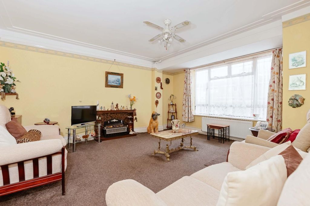 Property photo 2 of 11 Onslow Court_1.Jpg