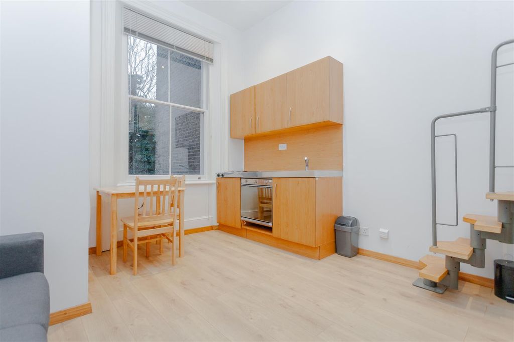 Property photo 3 of 13 Linden Gardens (3).Jpg
