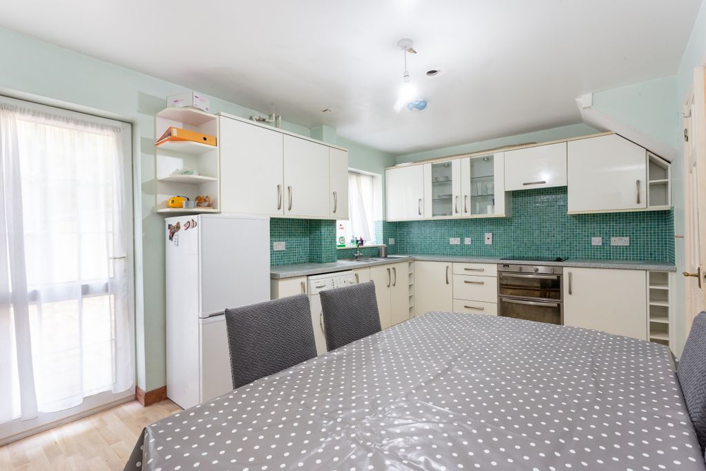 Property photo 3 of 12 Kitchen