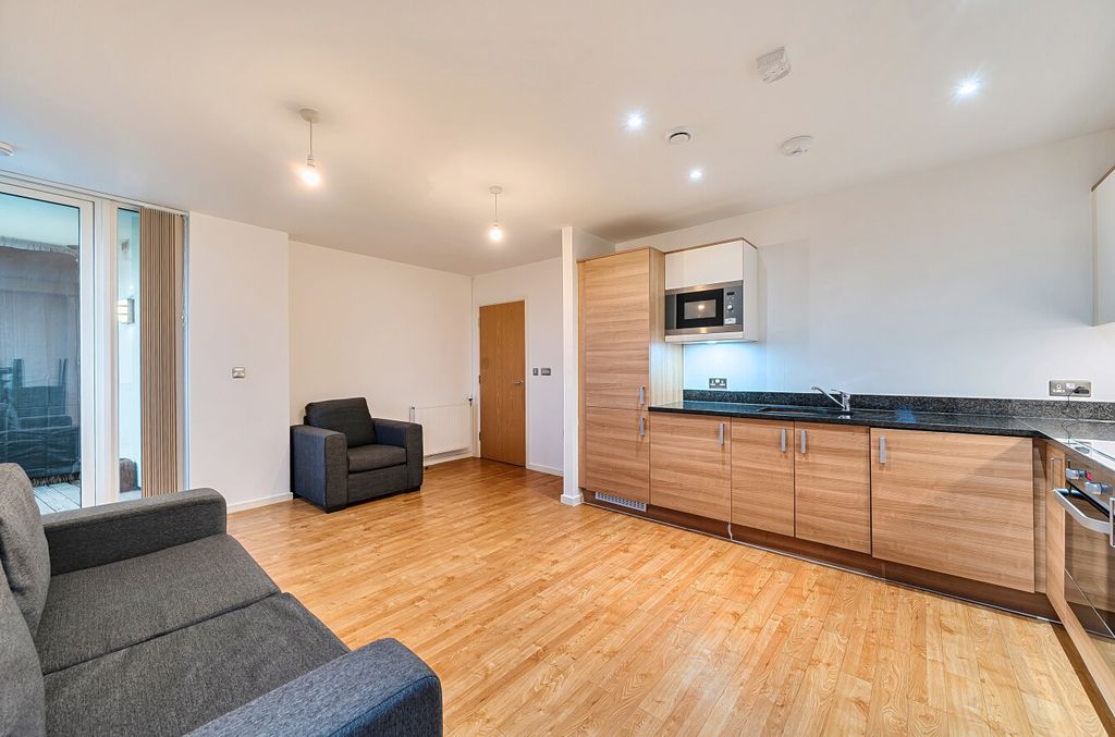 Property photo 3 of 13 1376252-17-690E1A...