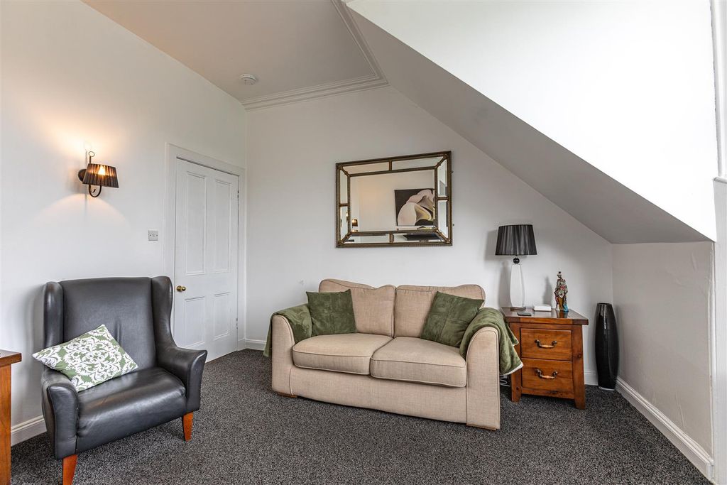 Property photo 3 of 20 5D Queen Marys Buildings Jedburgh 15.Jpg