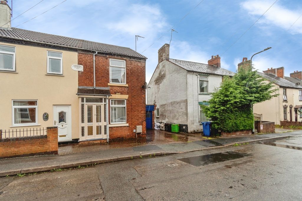 Property photo 2 of 32