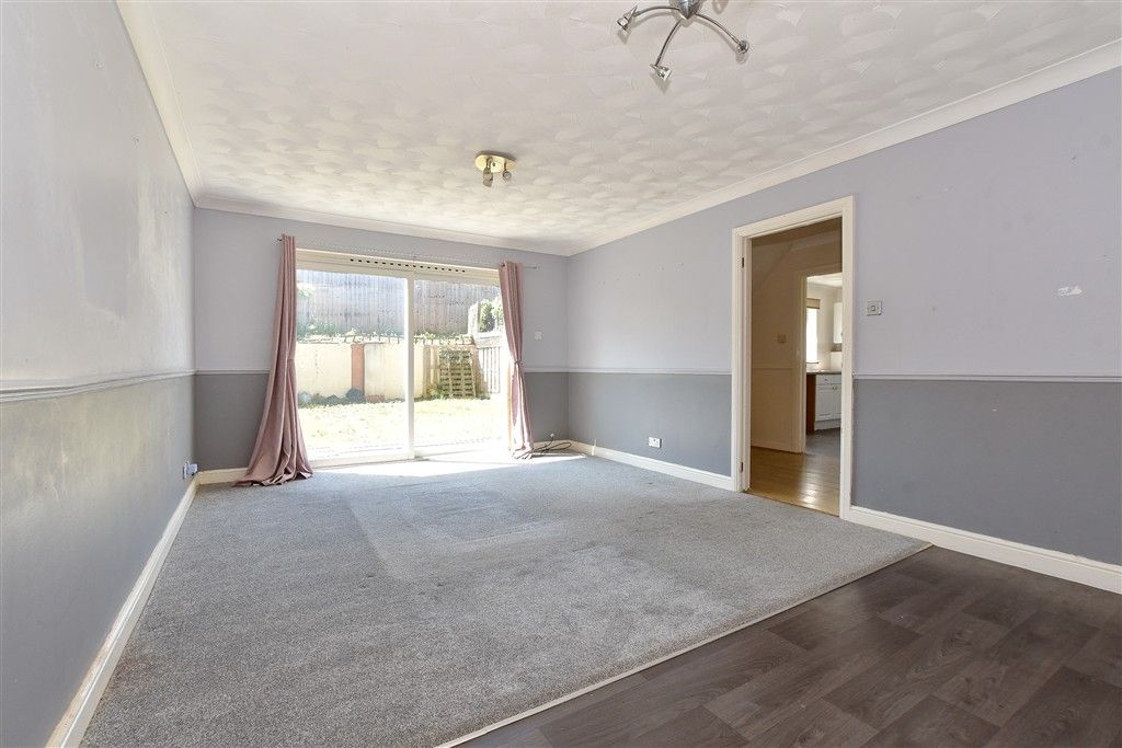 Property photo 3 of 10 Lounge