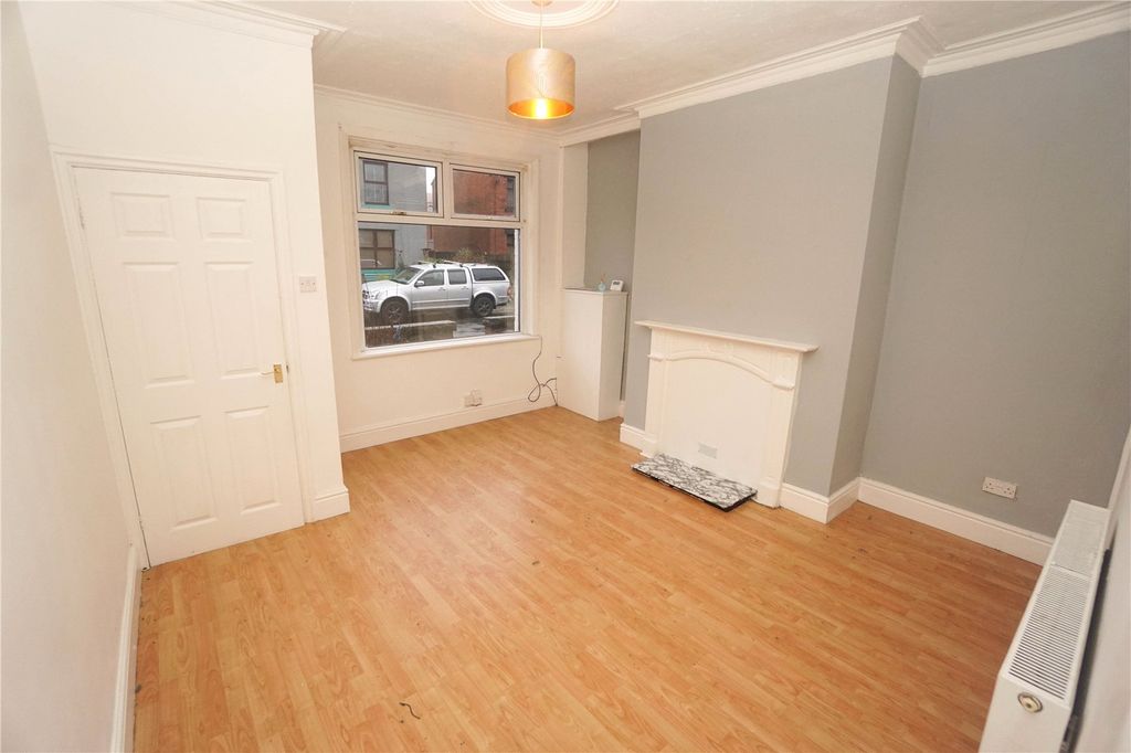 Property photo 3 of 7 Photo 7