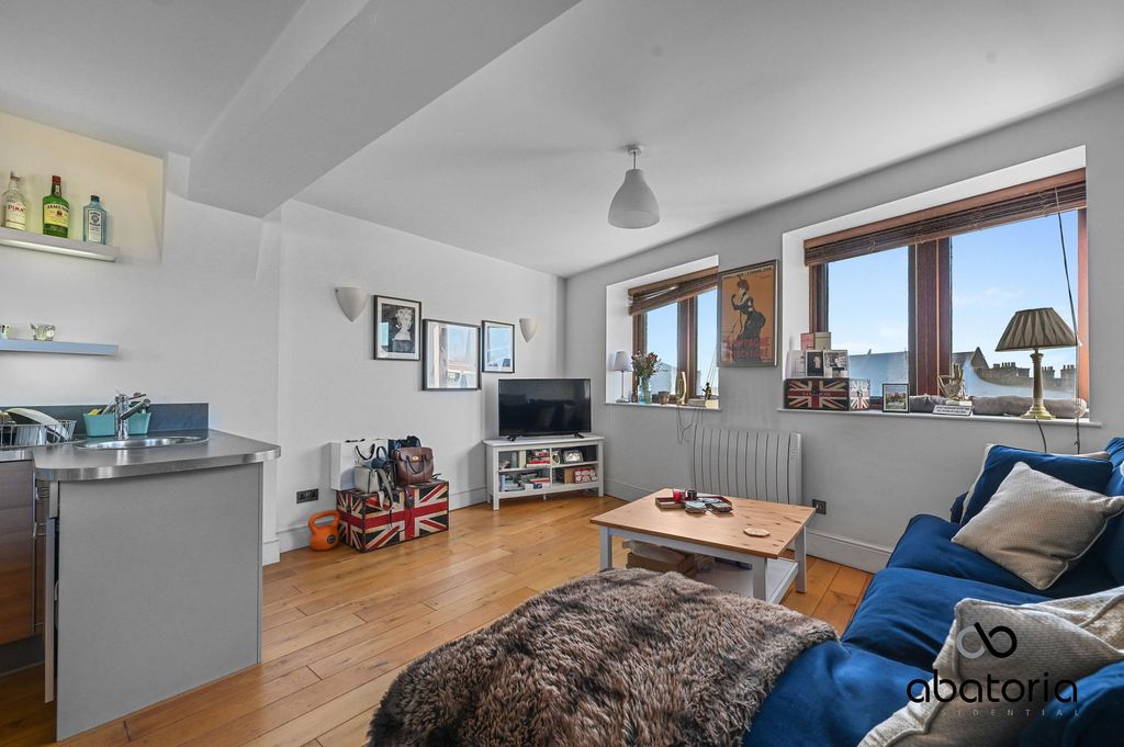 Property photo 3 of 6