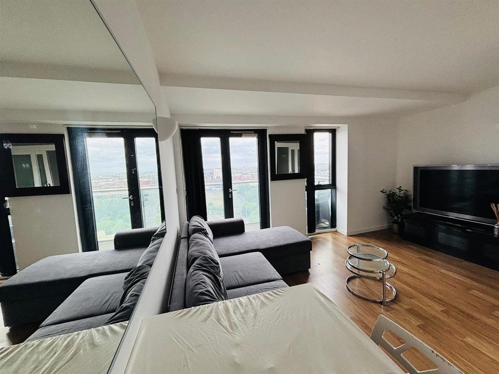 Property photo 3 of 23 Living Area: