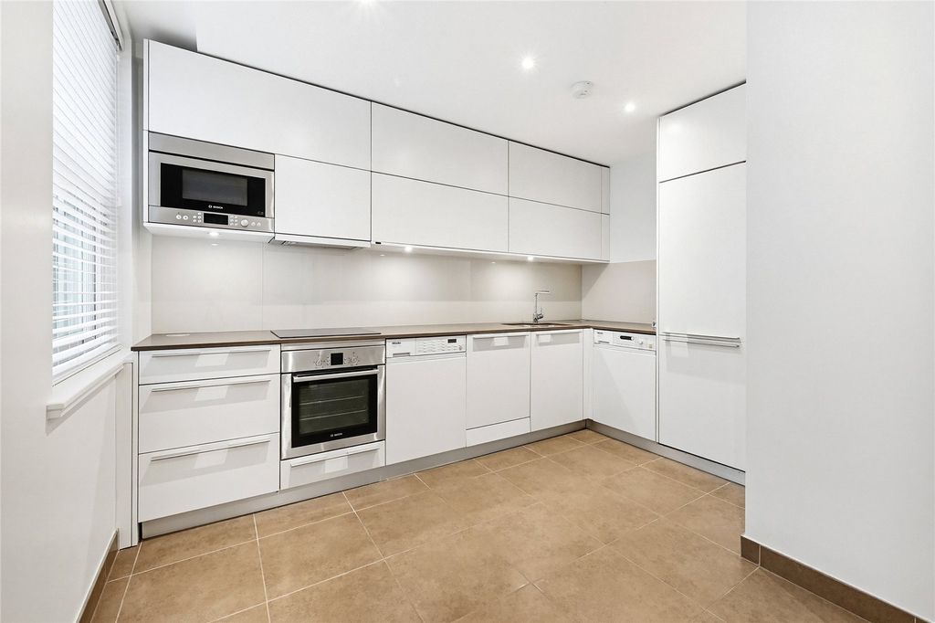 Property photo 3 of 16 Picture No. 10