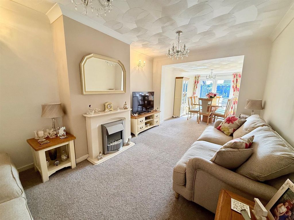 Property photo 2 of 17 Lounge/Dining Room