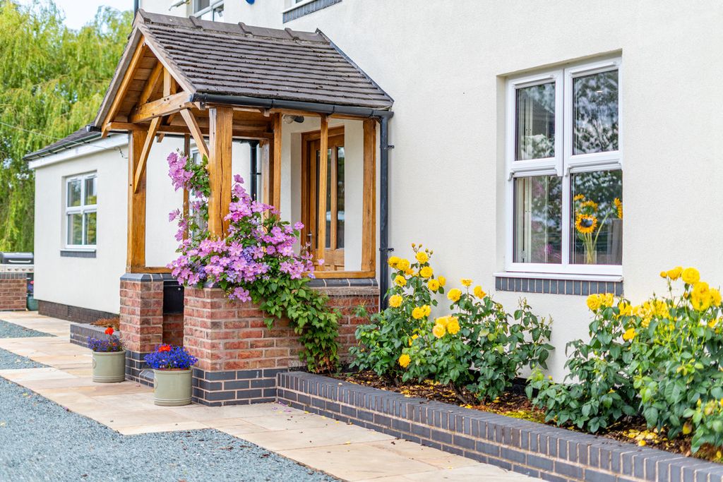 Property photo 2 of 49