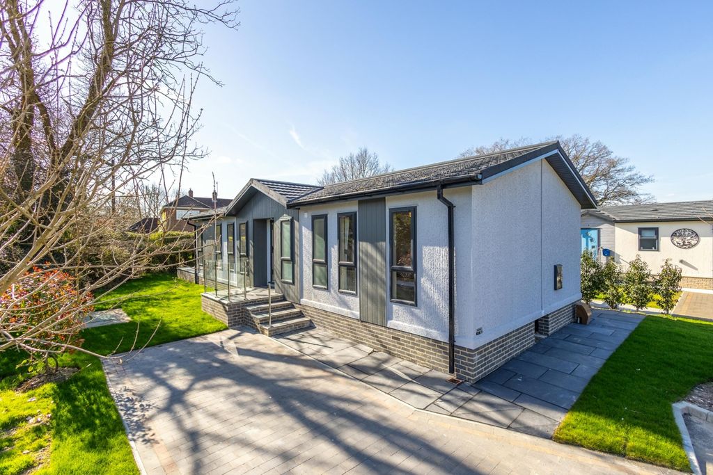Property photo 2 of 12 E23Fc3Caeab02F4E395d9d550c6E04Efd8Cf49B1E8729d9148