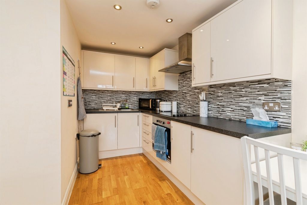 Property photo 2 of 18