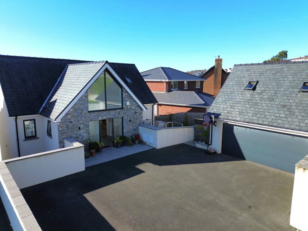 Property photo 2 of 37