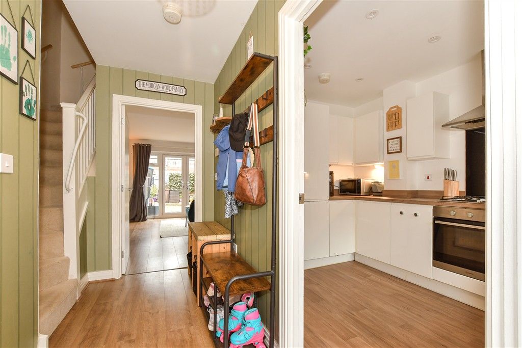 Property photo 3 of 11 Hallway