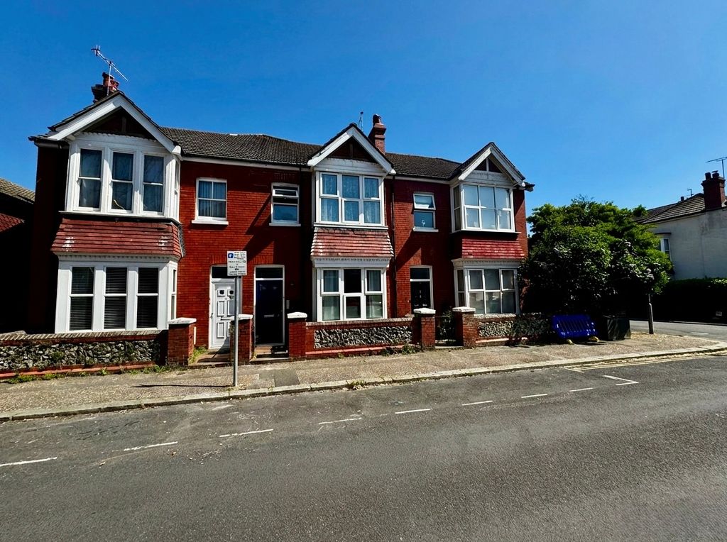 Property photo 1 of 5