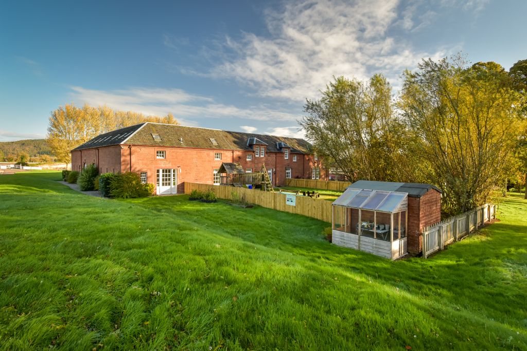 Property photo 3 of 6