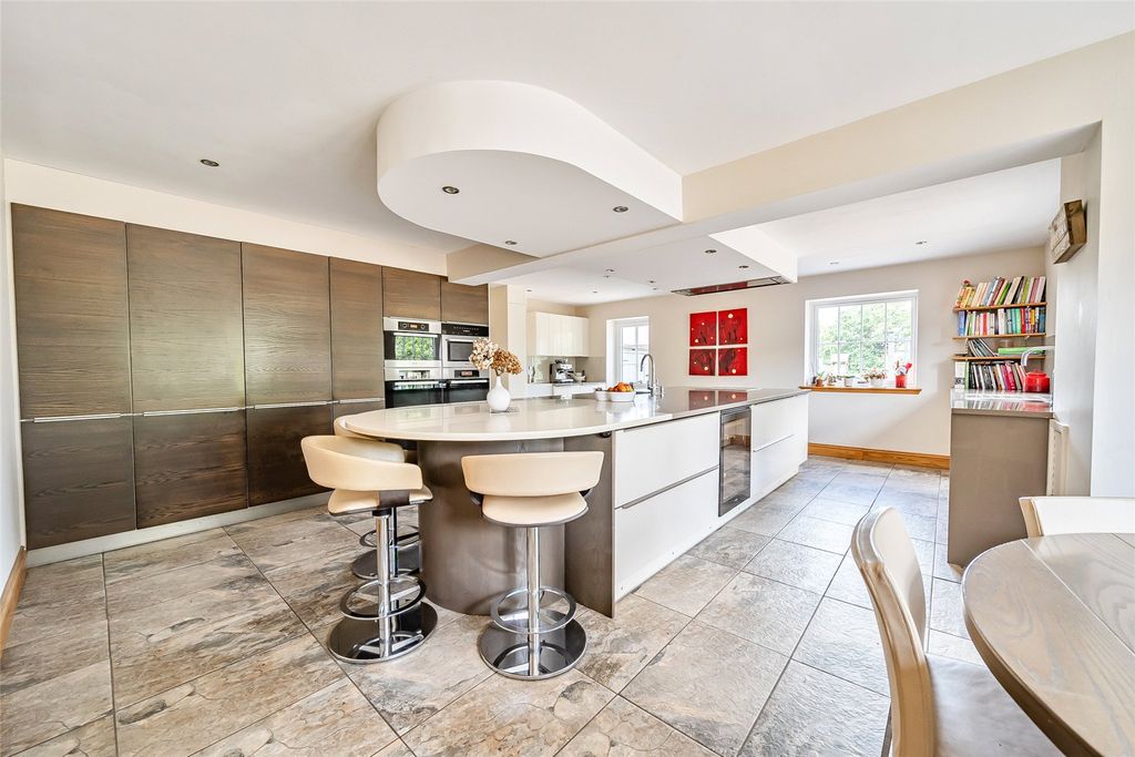 Property photo 3 of 32 Kitchen/Breakfast Rm