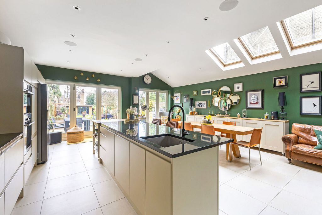 Property photo 3 of 30