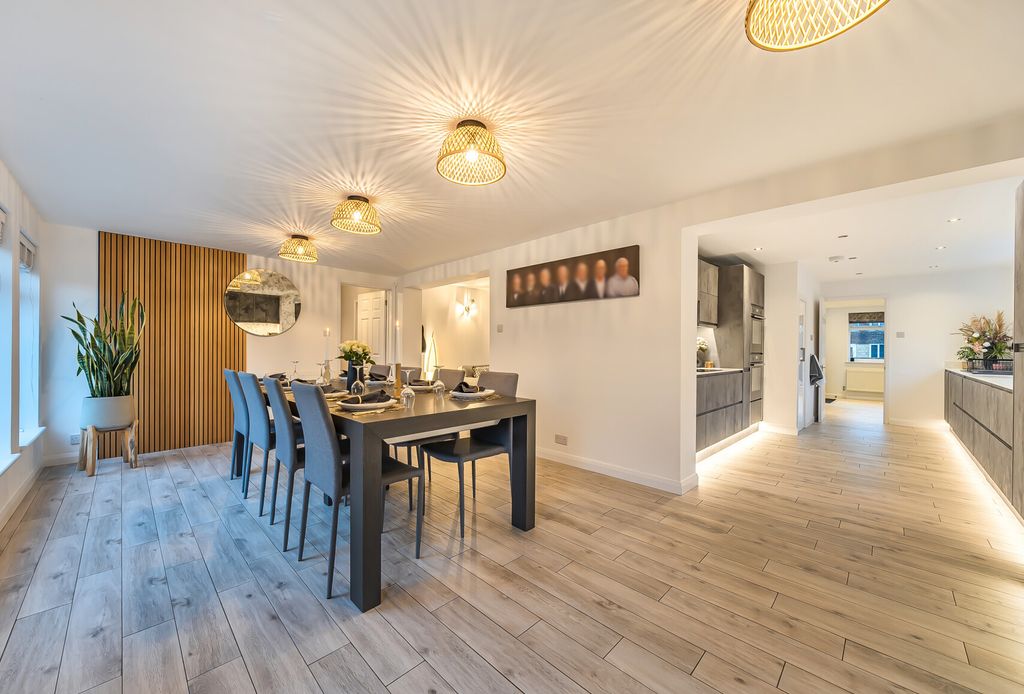 Property photo 2 of 20 1401736-12-696E50...