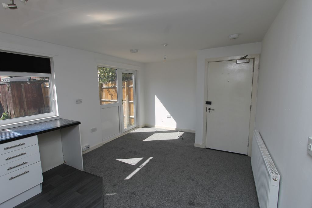 Property photo 2 of 6 Photo 3