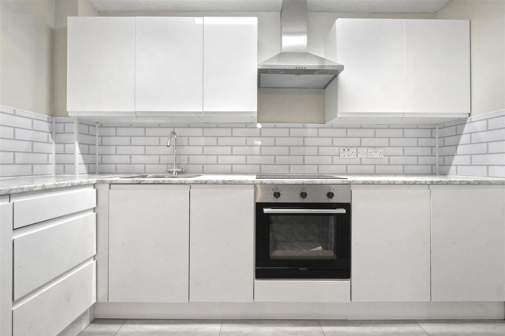 Property photo 2 of 11 Kitchen.Jpg