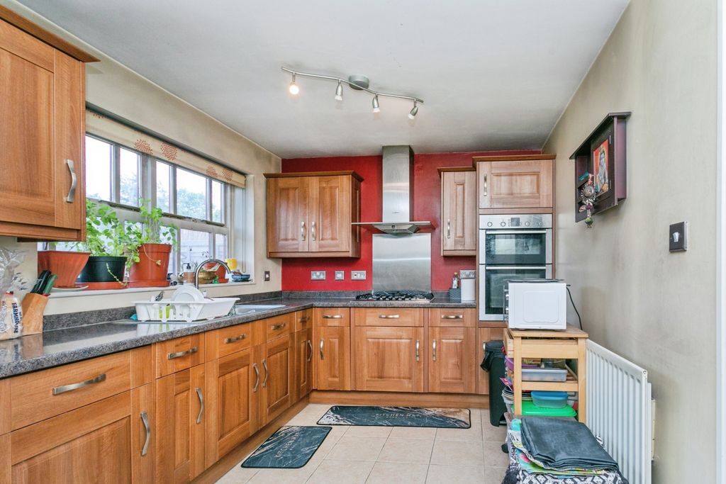 Property photo 2 of 20 Kitchen