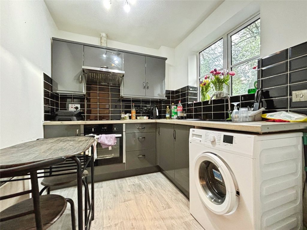 Property photo 2 of 9 Picture No. 07