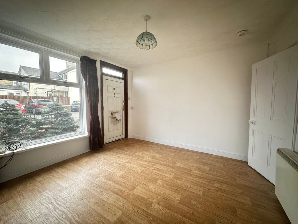 Property photo 3 of 6 Living Room