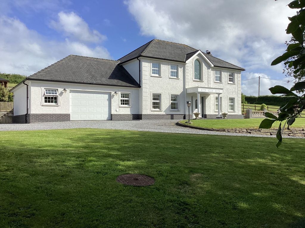 Property photo 2 of 77
